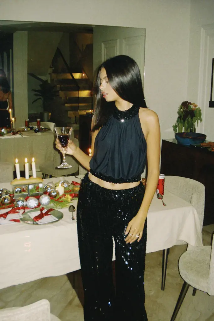 	Sequined pants							