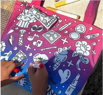 lipgloss colouring bag  